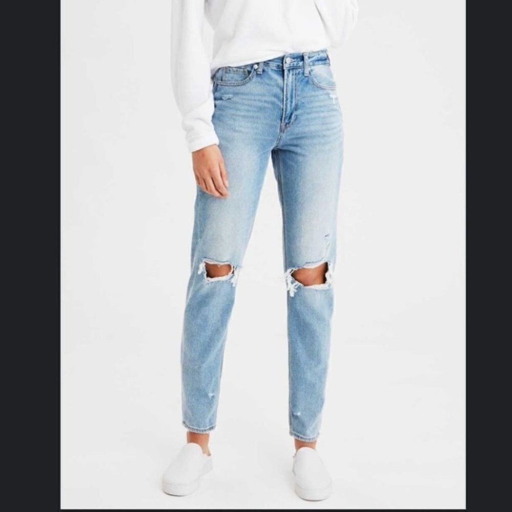 American Eagle Ripped High Rise Light Wash Mom Jean
